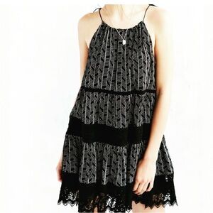 Kimchi Blue La Palma Crochet Mini Dress Black/White Size Medium Great Condition
